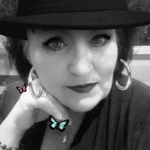 Meet your Posher, Connie